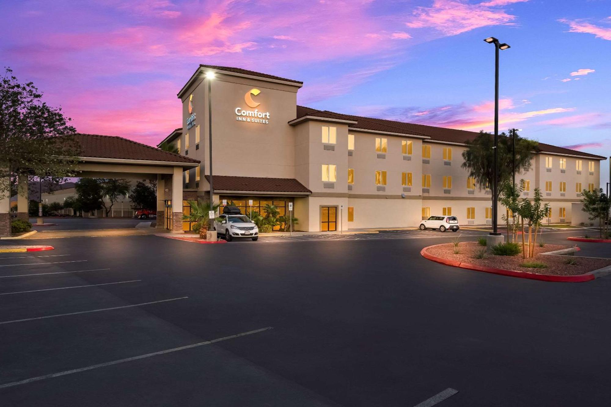 Hotel Comfort Inn&suites Vegas - Nellis 3*