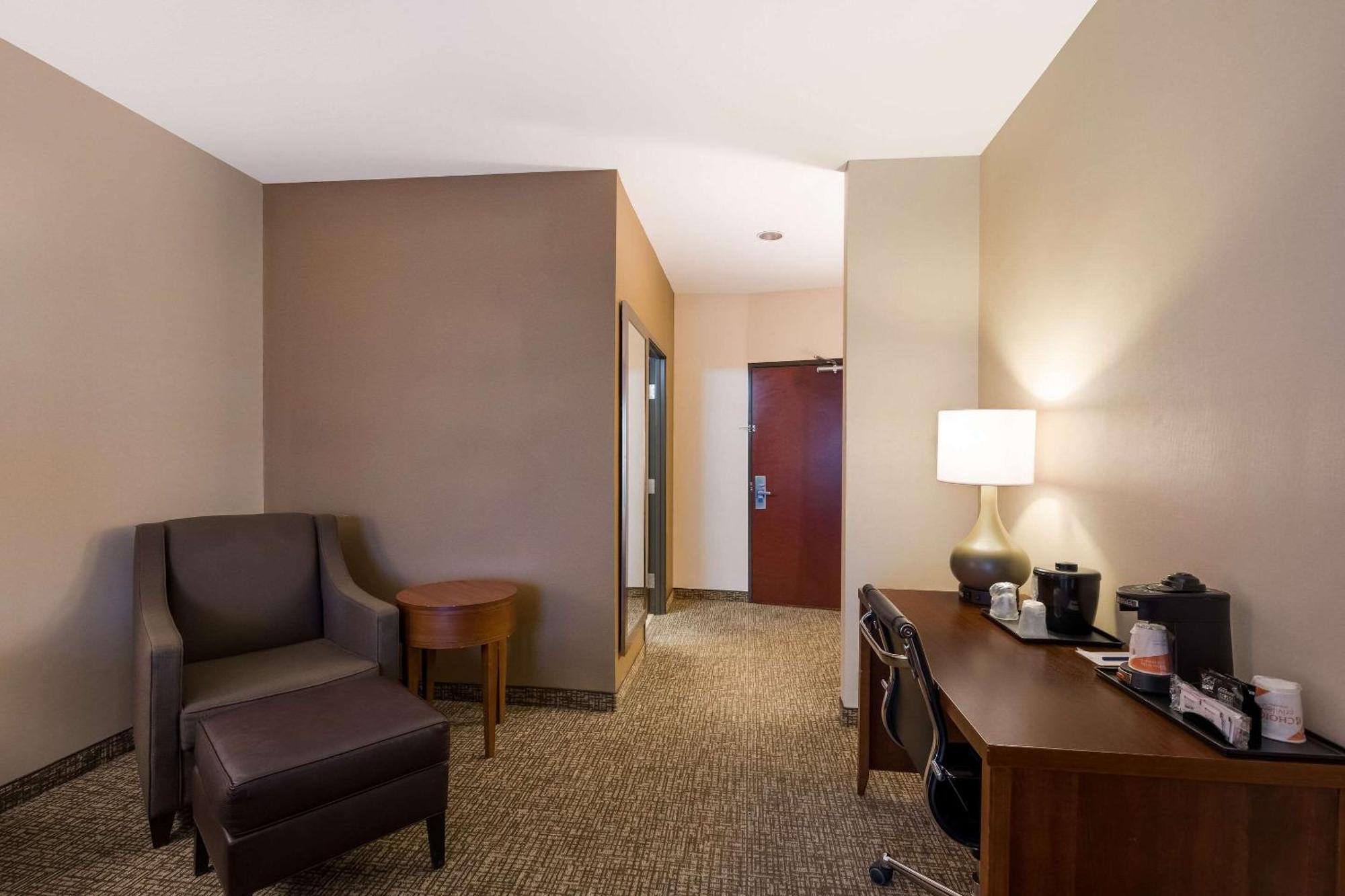 Comfort Inn&suites Vegas - Nellis Hotel 3*