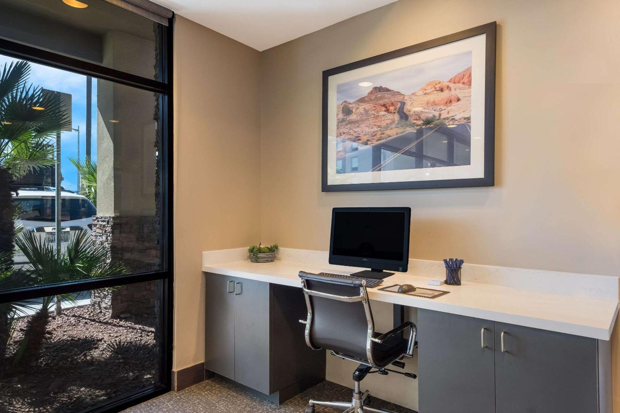 Comfort Inn&suites Vegas - Nellis Hotel