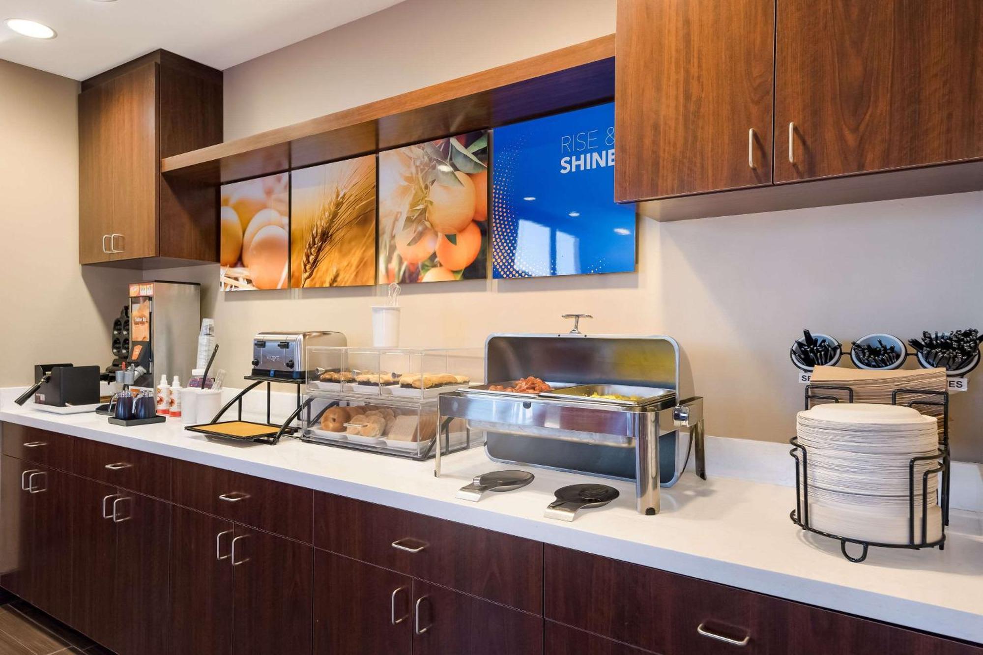 Comfort Inn&suites Vegas - Nellis 3*
