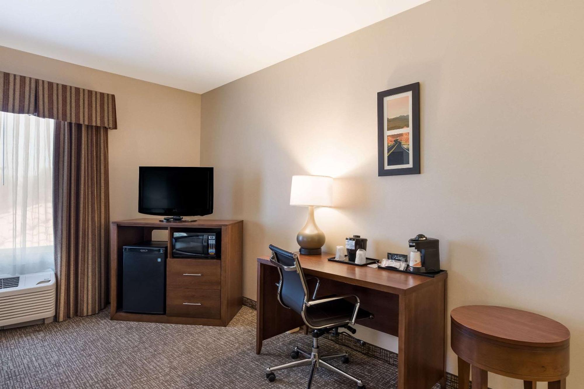 Comfort Inn&suites Vegas - Nellis Hotel 3*