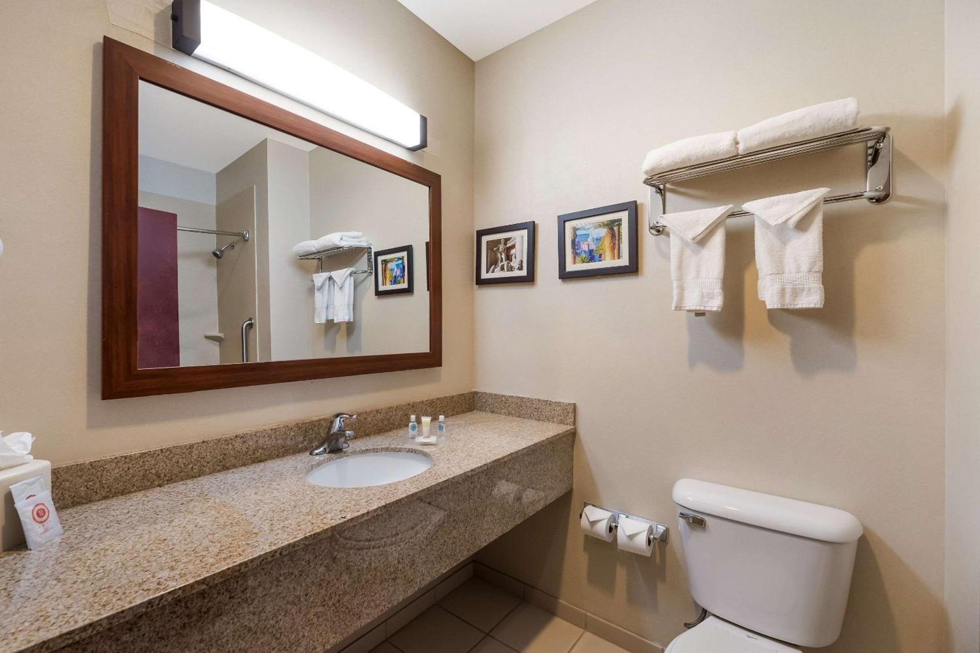 Comfort Inn&suites Vegas - Nellis Hotel 3*