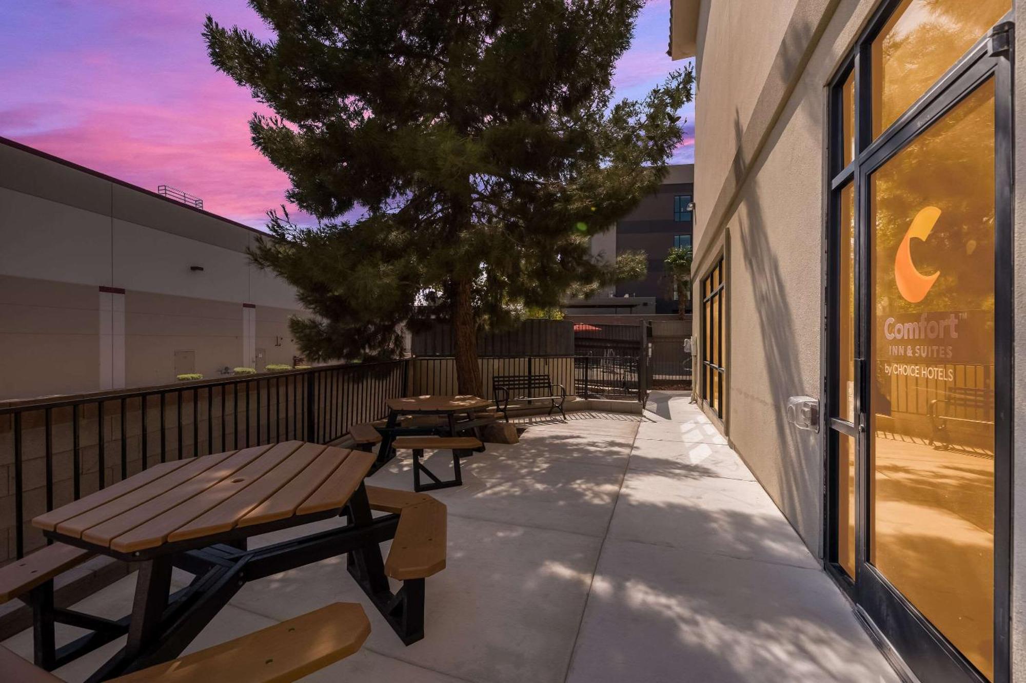Comfort Inn&suites Vegas - Nellis Hotel