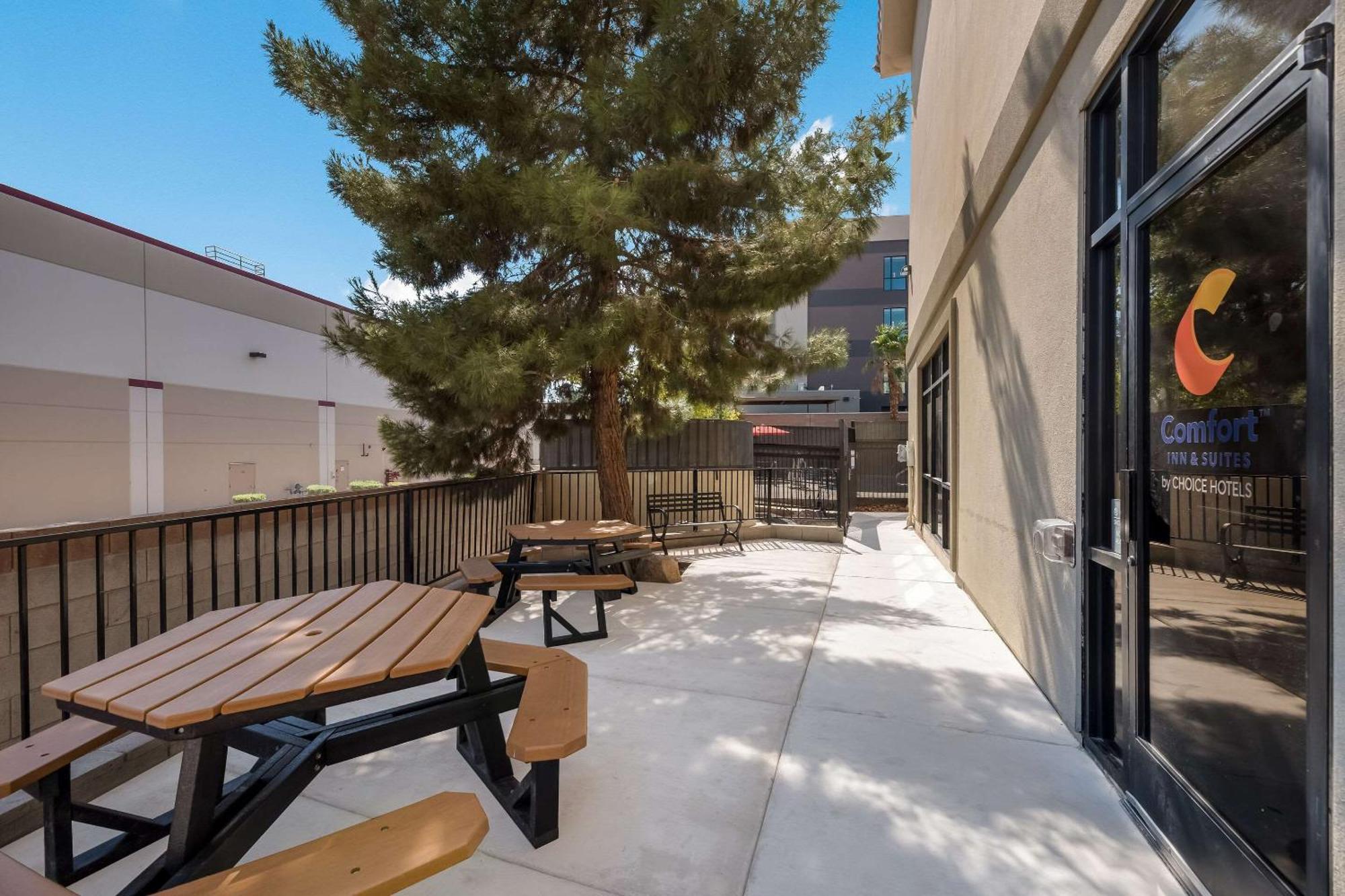 Comfort Inn&suites Vegas - Nellis Hotel