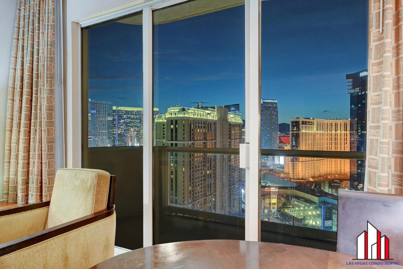 Mgm Signature-30-705 F1 Track & Strip View Balcony Сasa de vacaciones
