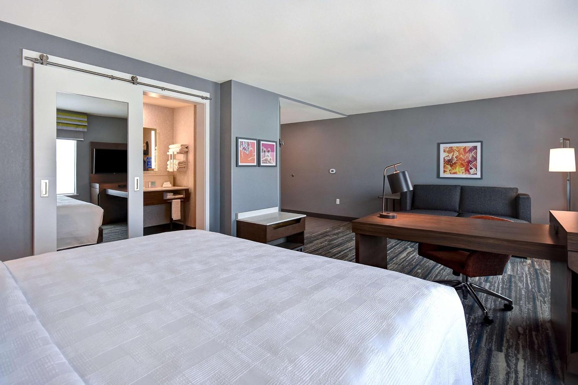 Hampton Inn&suites Vegas Convention Center Hotel 3*