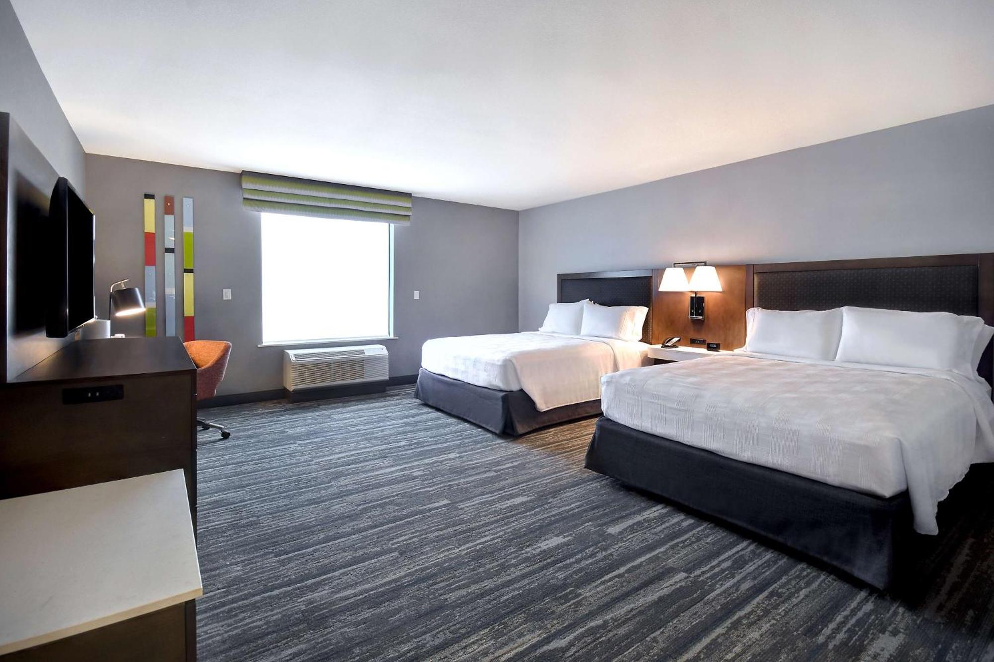 Hampton Inn&suites Vegas Convention Center Hotel 3*