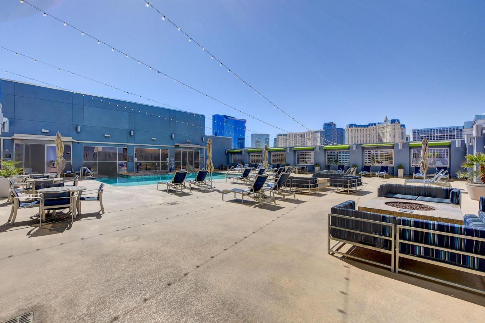 Royal Oasis At Platinum Hotel-strip Views * Las Vegas