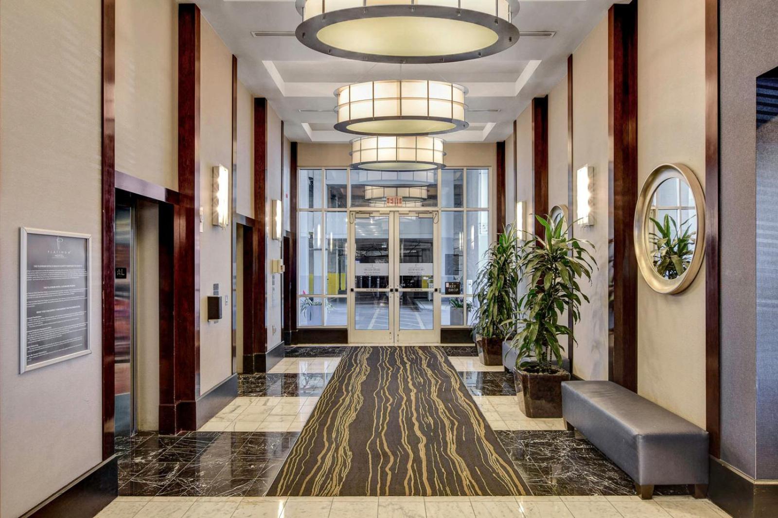Royal Oasis At Platinum Hotel-strip Views *