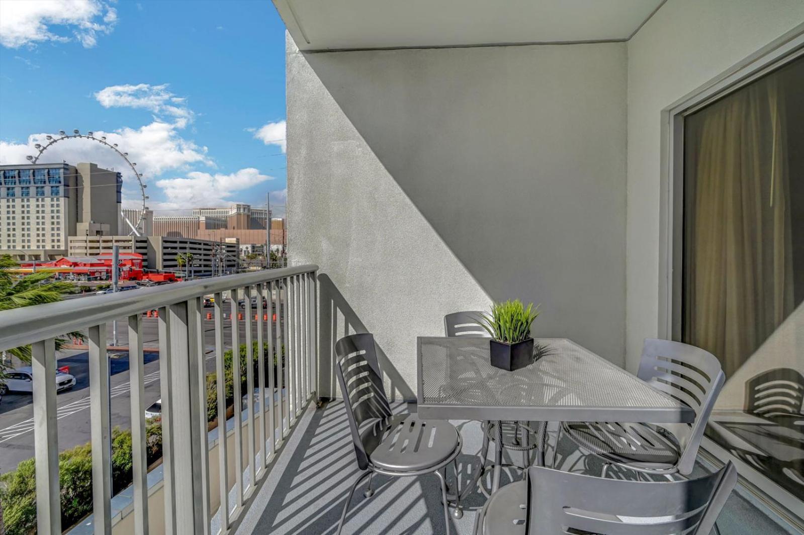 Royal Oasis At Platinum Hotel-strip Views * Las Vegas