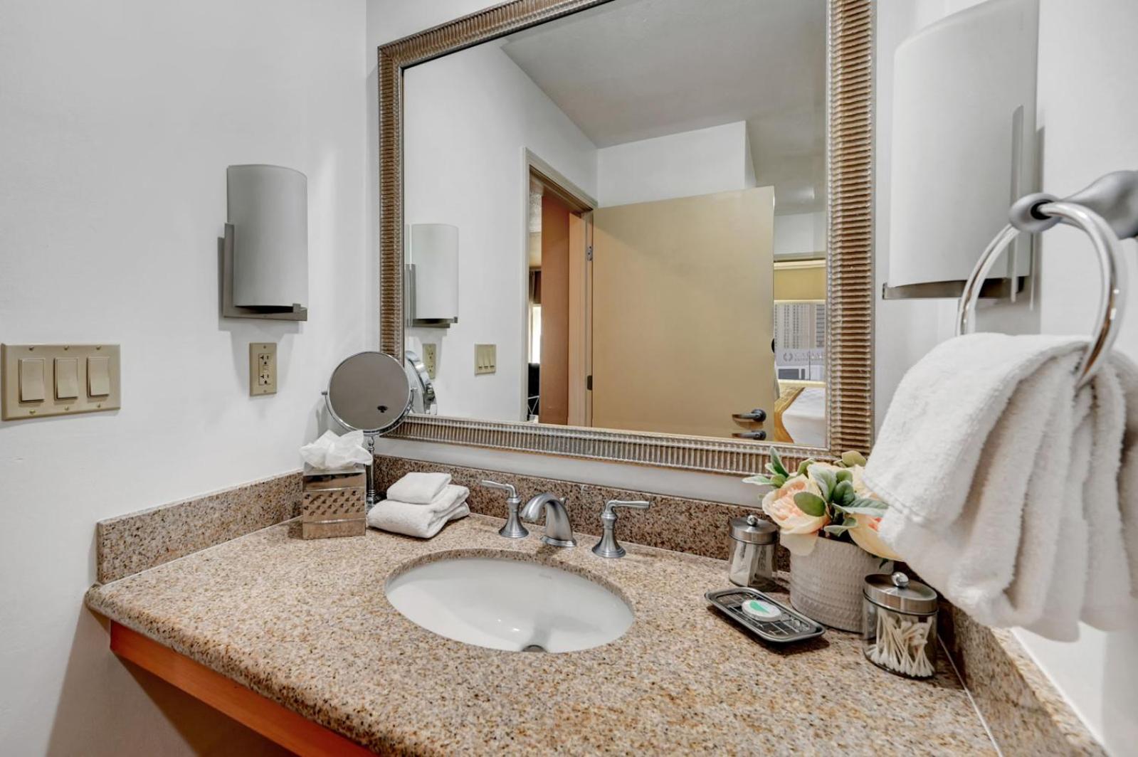 Royal Oasis At Platinum Hotel-strip Views * Las Vegas