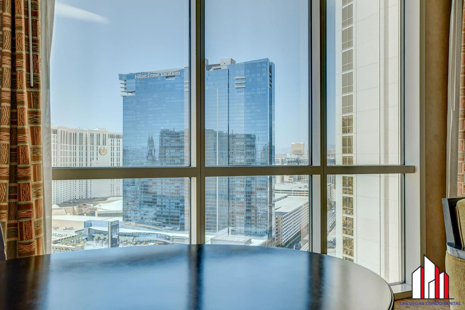 Mgm Signature-25-611 Strip View Jacuzzi *