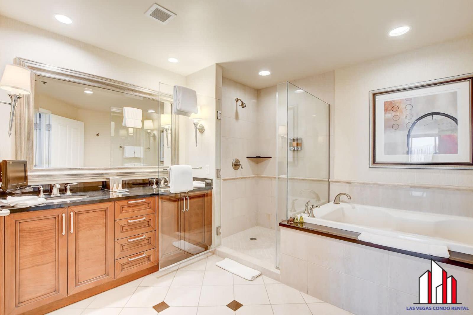 Mgm Signature-25-611 Strip View Jacuzzi *