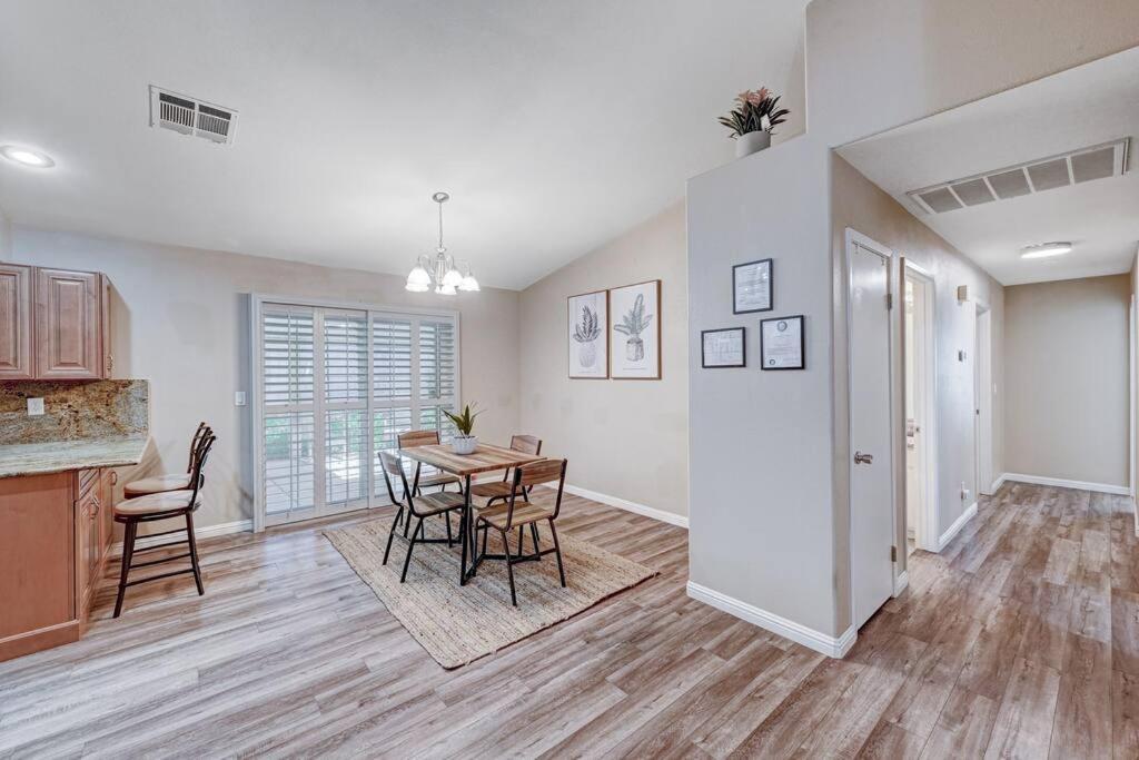 Cozy Getaway With King Bed, Bbq & Spacious Backyard * Henderson