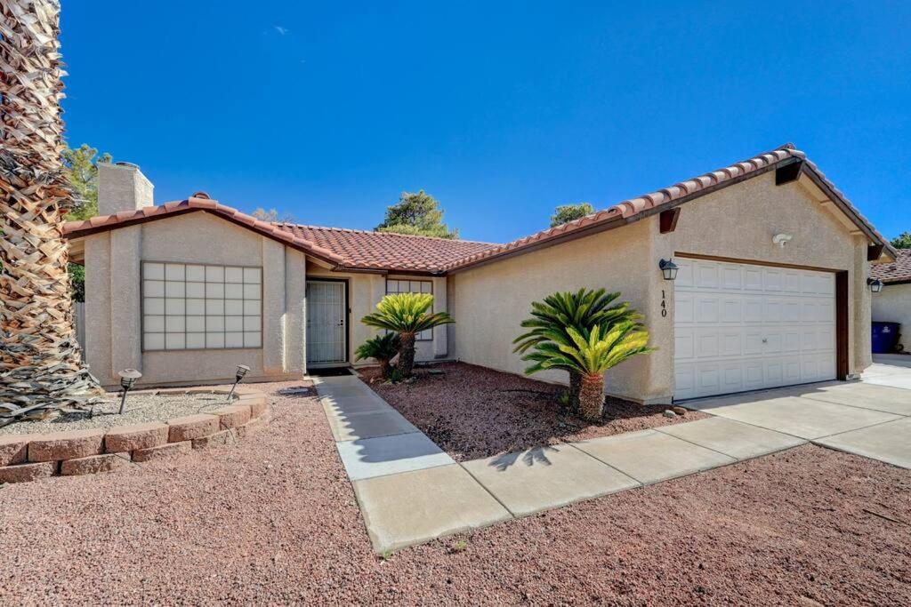 Cozy Getaway With King Bed, Bbq & Spacious Backyard * Henderson