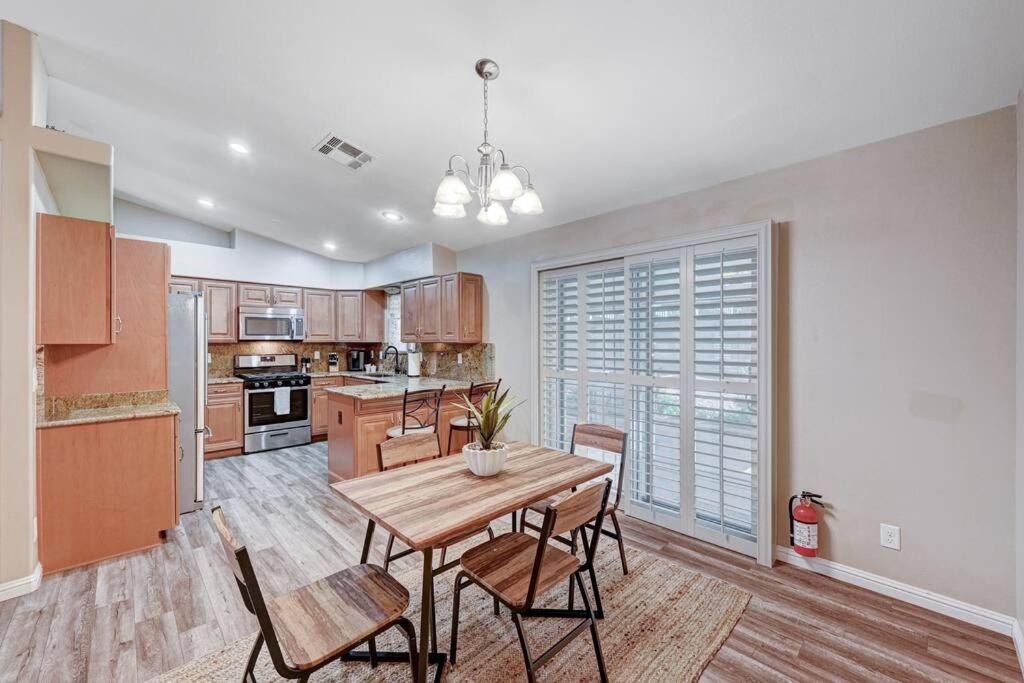 Casa vacanze Cozy Getaway With King Bed, Bbq & Spacious Backyard Henderson