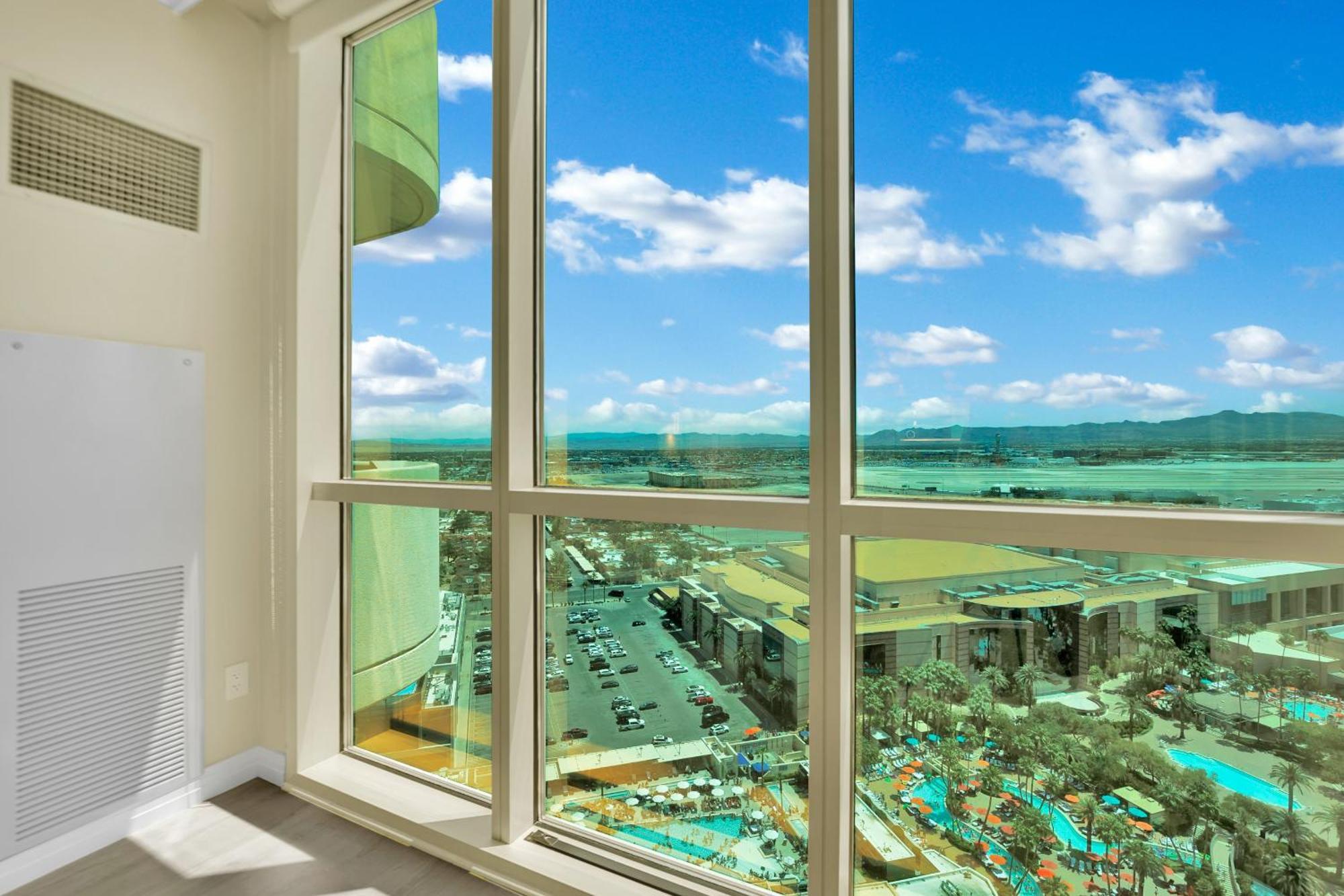 Skyline Serenity-strip Pool F1 View-no Fee Casa vacanze *