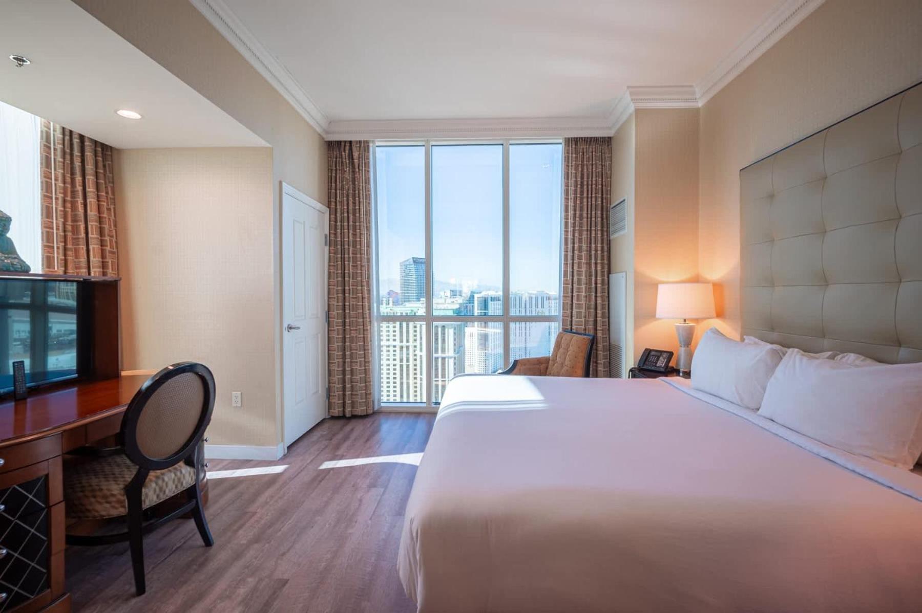 High Floor Stripview Balcony 1bdr & Jetbath * Las Vegas