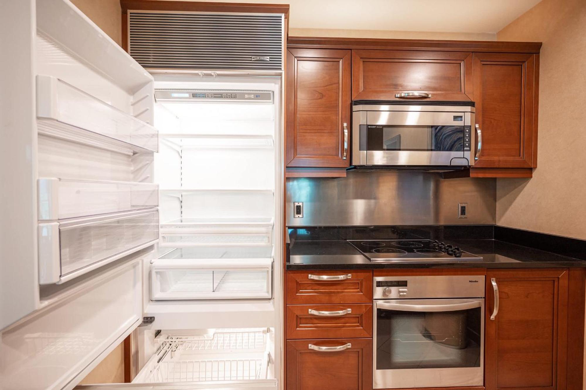 Apartment High Floor Stripview Balcony 1bdr & Jetbath *