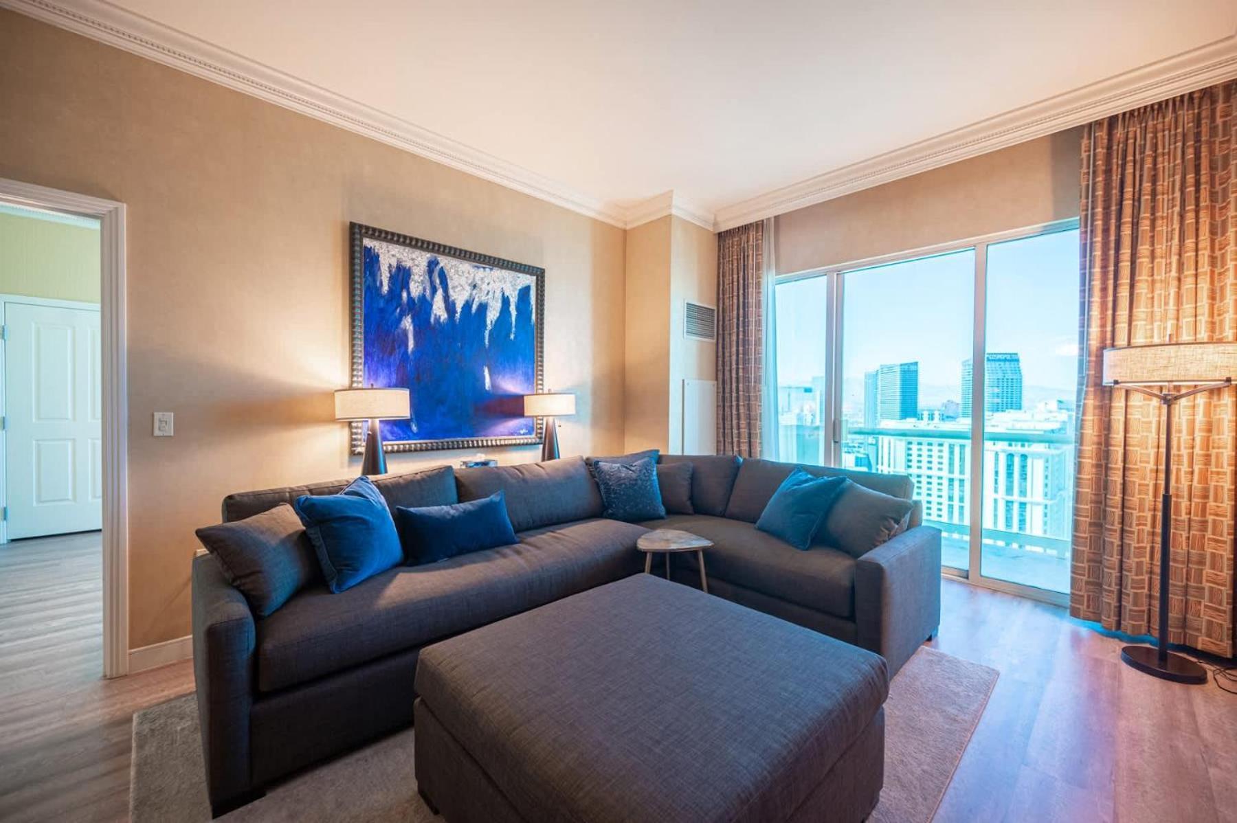 High Floor Stripview Balcony 1bdr & Jetbath