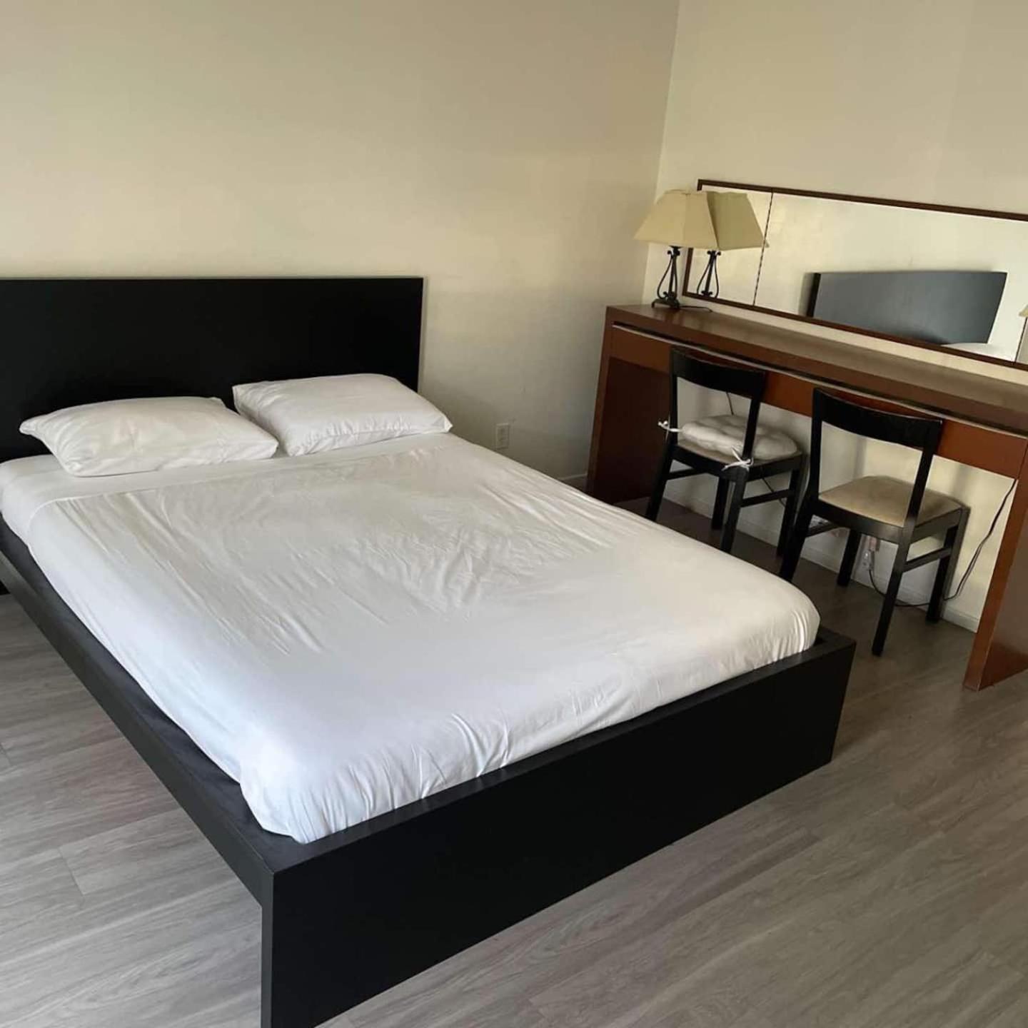 2 To 6 Bedroom Walk To Strip Mgm Casino Shop Club Holiday home *