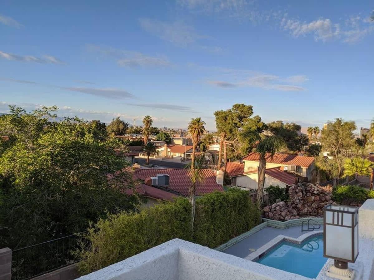 Gorgeous Escape With A Pool In Fabulous Vegas Las Vegas