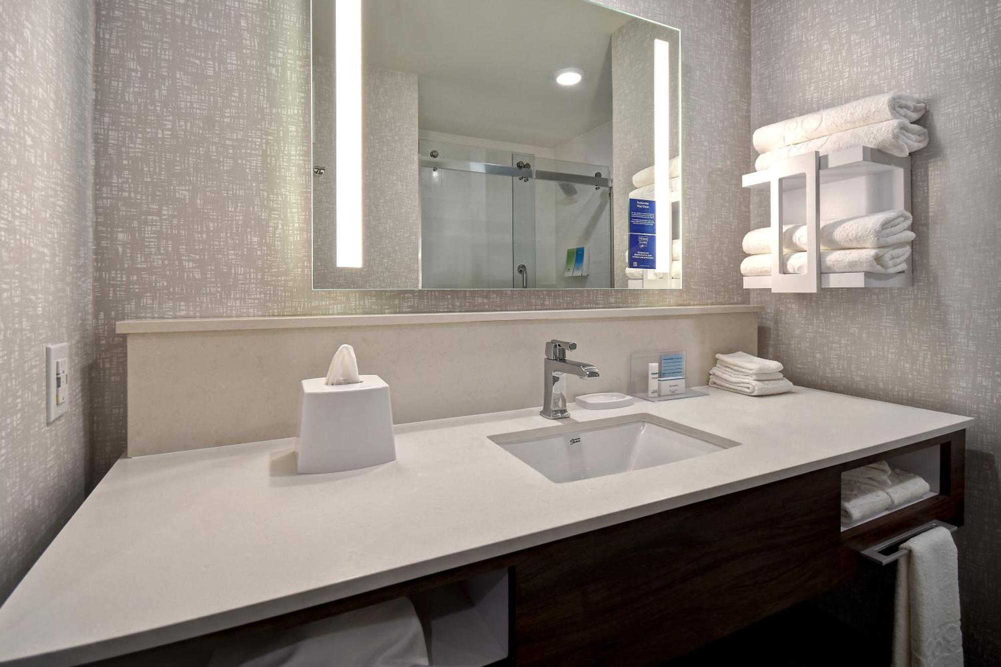 Hampton Inn&suites Vegas Convention Center 3*