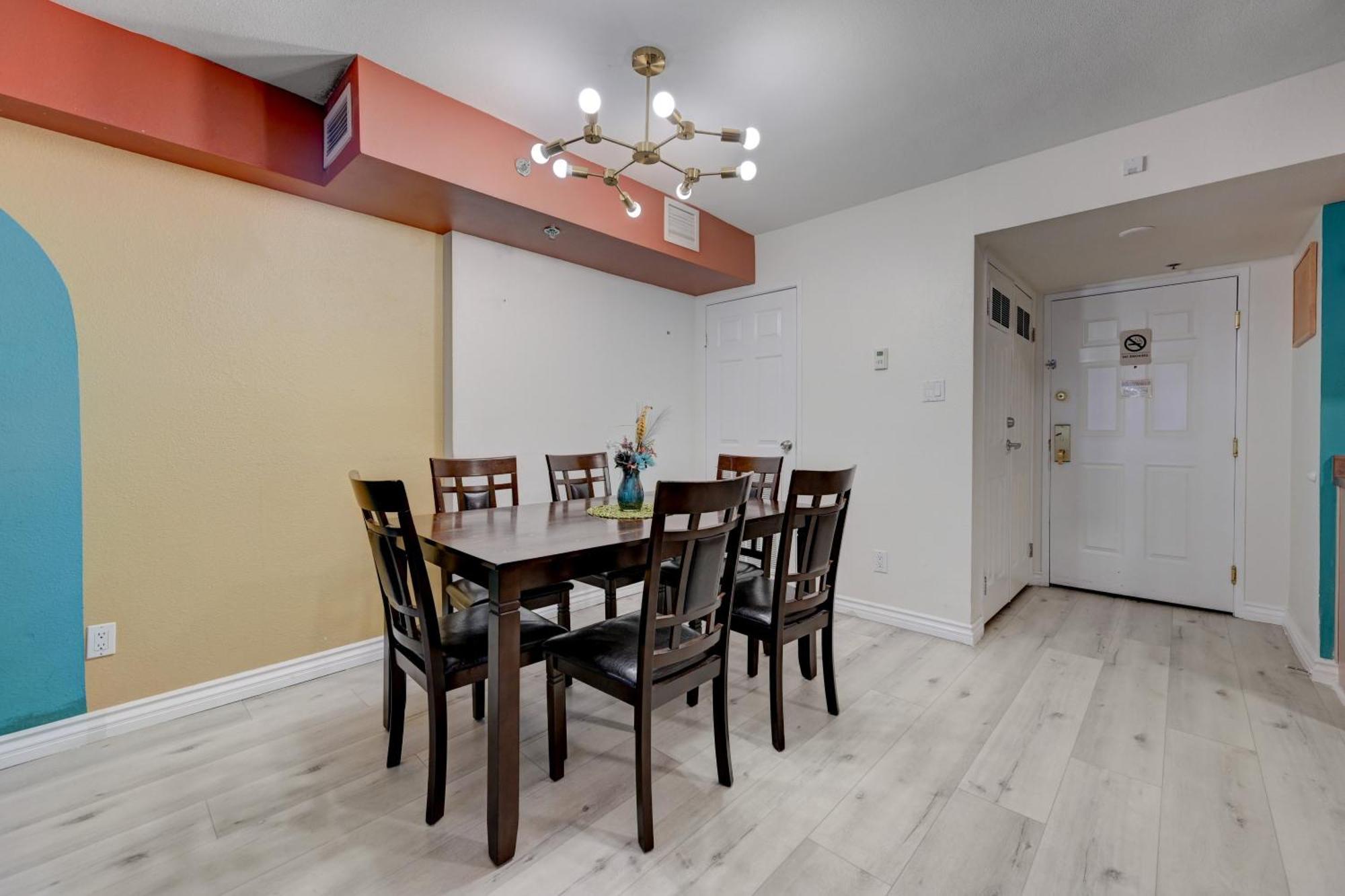 Penthouse With Epic Strip Views - 2Bd & 2Ba - No Resort Fees! Apartment *