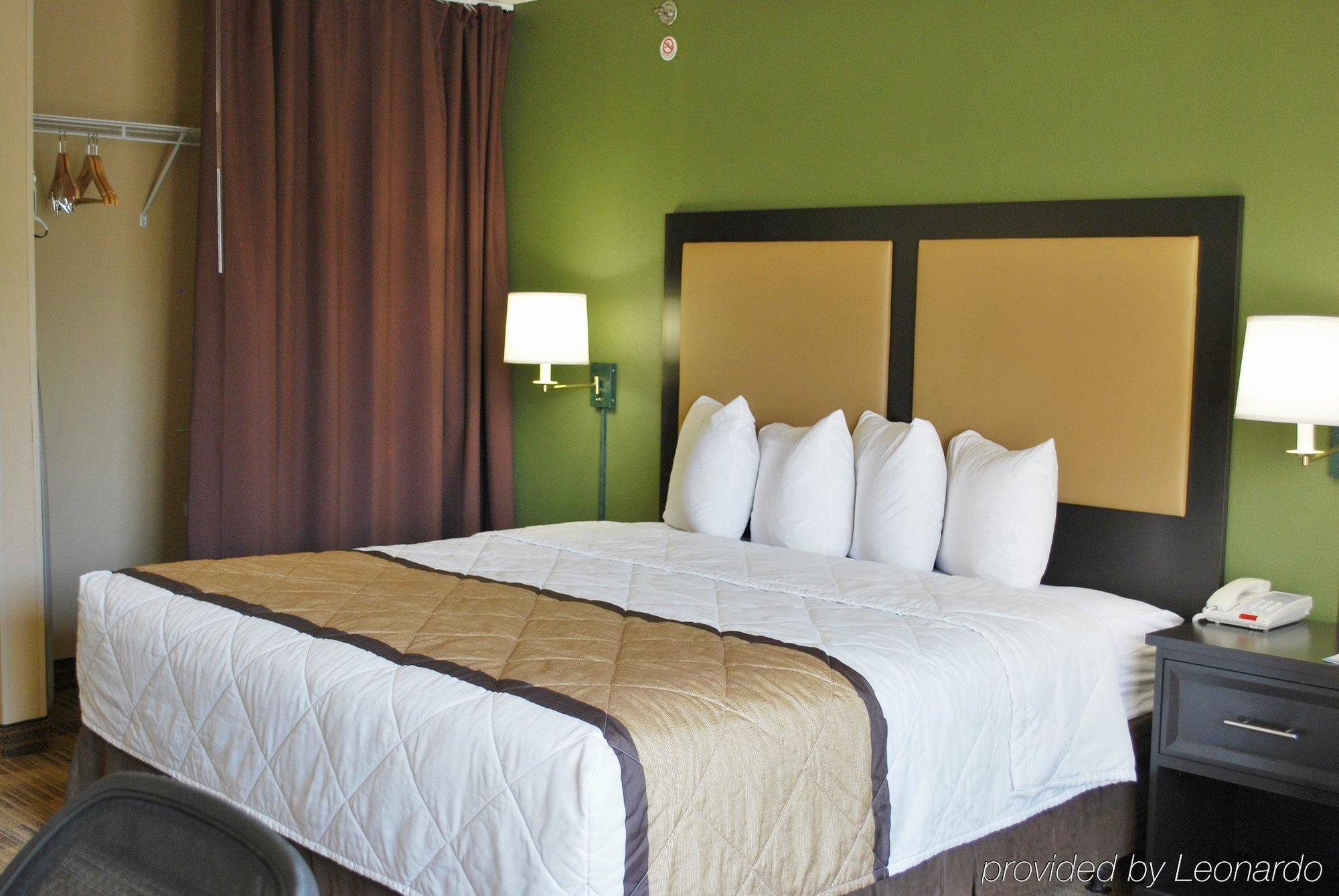 Mainstay Convention Center Hotel 2*