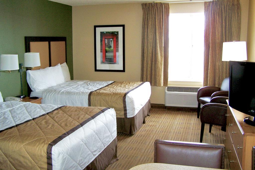 Mainstay Convention Center Hotel 2*