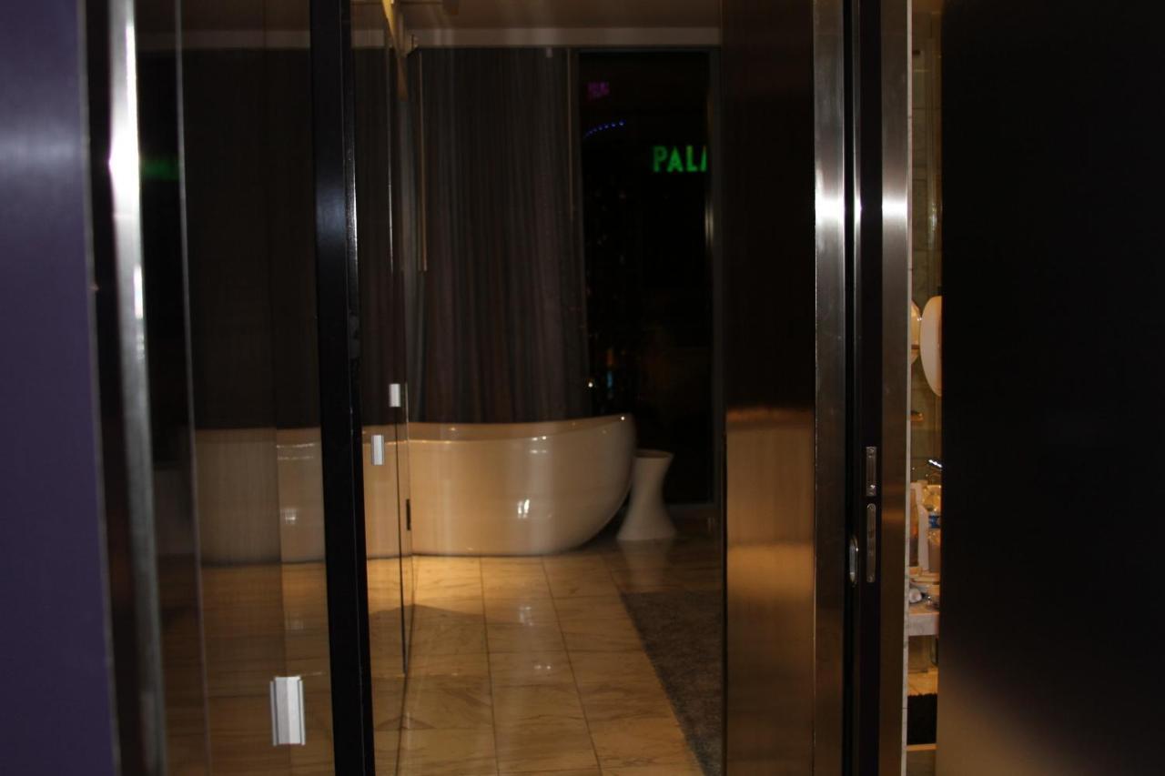 Jet Luxury At The Palms Place 4*