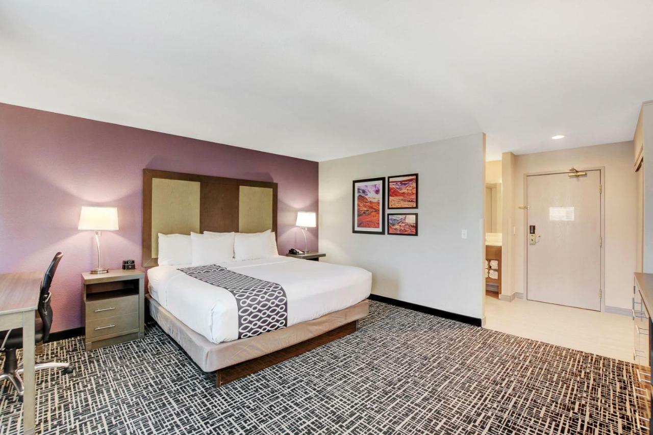 La Quinta & By Wyndham Vegas Nellis