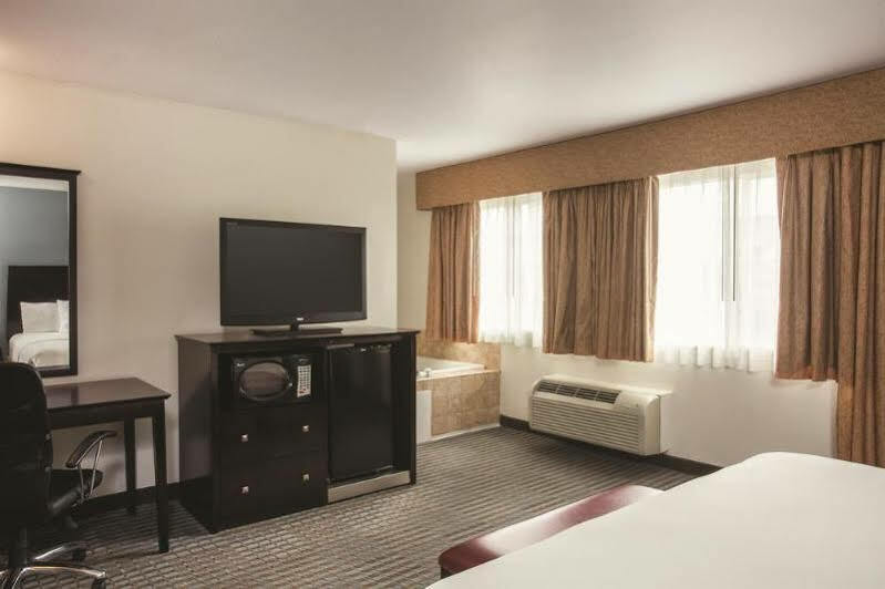 La Quinta & By Wyndham Vegas Nellis Las Vegas