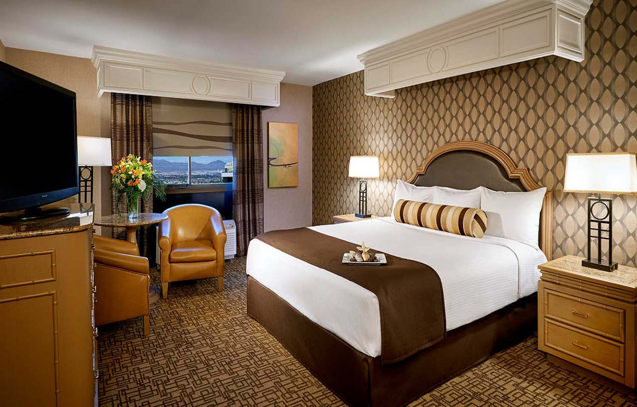 Golden Nugget & Casino
